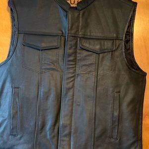 Black leather vest. Size XL, from Ruja